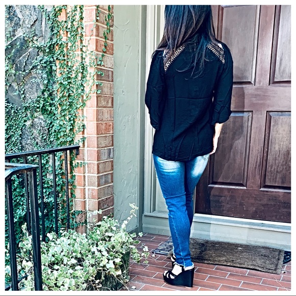 ✨LAST ONE✨Black chic top with lace detail - Picture 7 of 8